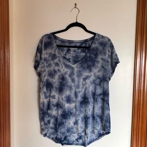 women’s american eagle outfitters v-neck shirt